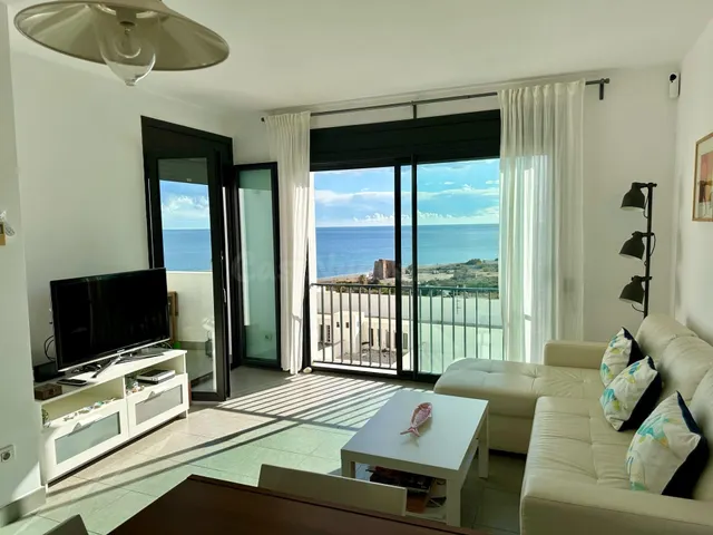 Atico dos dormitorios, terraza vistas al mar y parking en Mo - foto 4