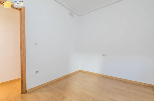 PISO DE 102 METROS CONSTRUIDOS  3 DORMITORIOS, 2 BAÑOS Y VESTIDOR EN EL ALTET — 36