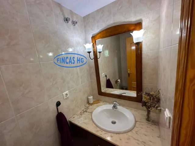 Bungalow de 260 m2 con jardín, buhardilla y garaje en urbanización con piscina en Ciudad Jardín, Alicante — 29