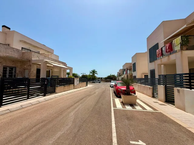 Bungalow en planta baja con 2 terrazas, piscina y parking en Aguas Nuevas — 50