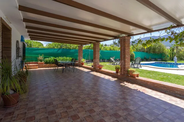 CASA DE CAMPO CON PISCINA, JARDIN CON CÉSPED Y TRASTERO - foto 3