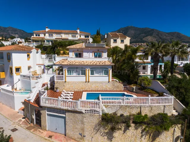 Villa en venta en Torreblanca Fuengirola con vistas al mar, 