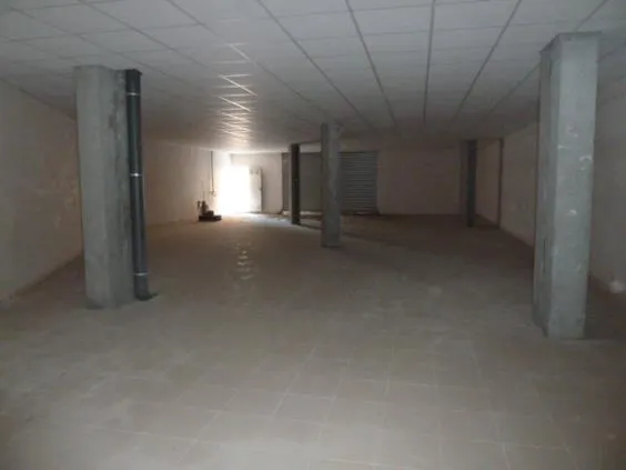 LOCAL COMERCIAL CON FACHADA DE 8 METROS APROX. — 7