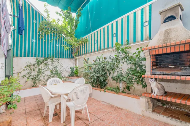 Fantástica casa adosada de 3 plantas con placas fotovoltaica