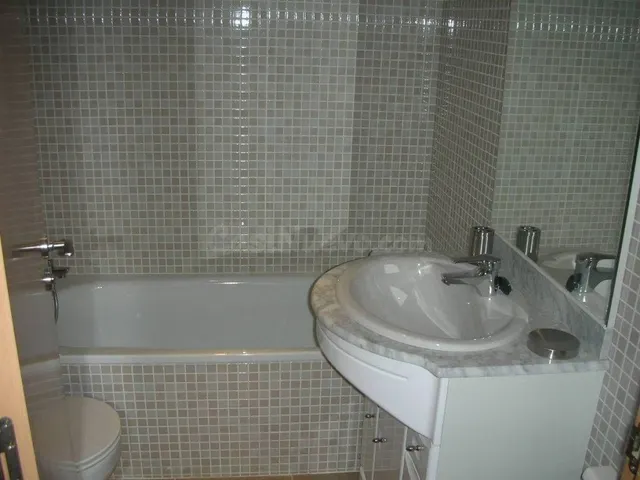 PISO SEMINUEVO CON PARQUING INCLUIDO - foto 2