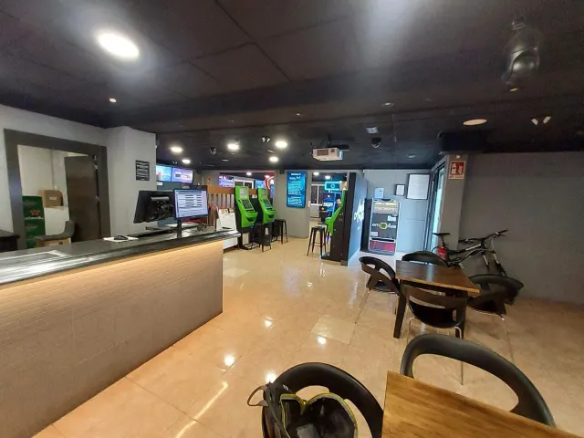 local de 250 m2, totalmente reformado, insonorizado y climatizado, — 13