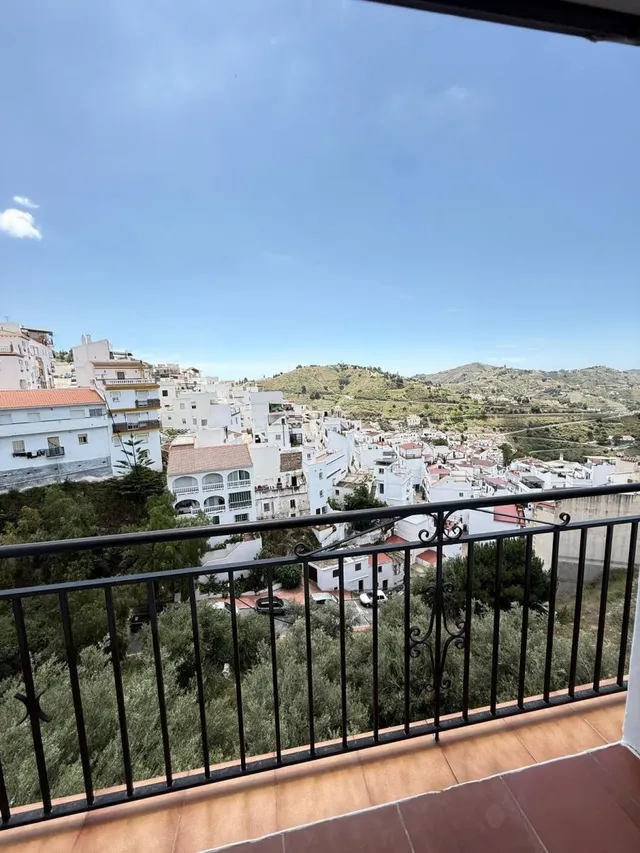 Oportunidad única de inversión en Cómpeta: Gran chalet con f - foto 5