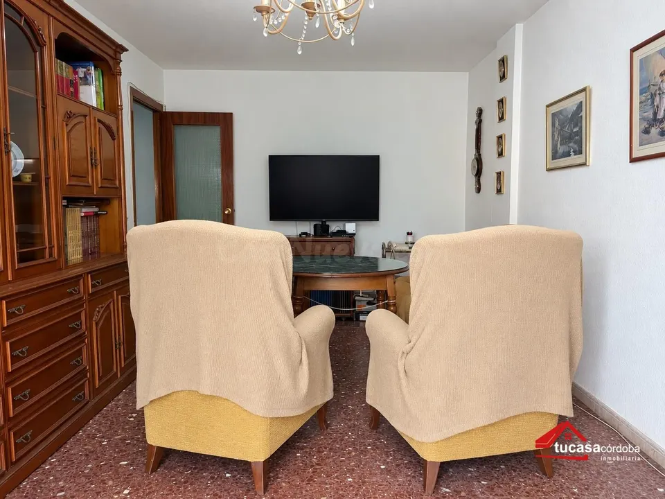 PISO EN VENTA EN SANTA ROSA – 4 DORMITORIOS, 2 BAÑOS Y TERRAZA
