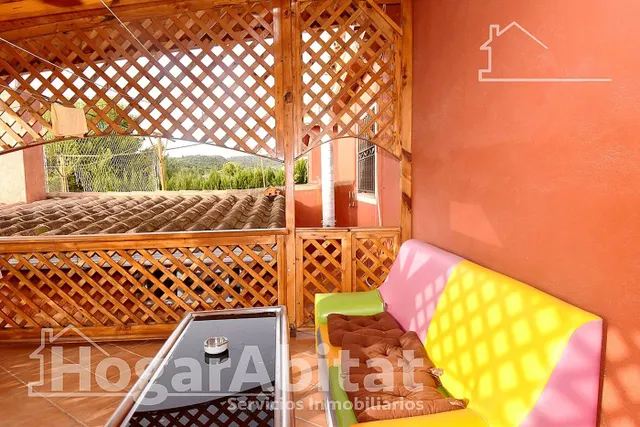 VILLA SEMINUEVA CON PISCINA, TERRAZA Y GRAN JARDÍN — 18
