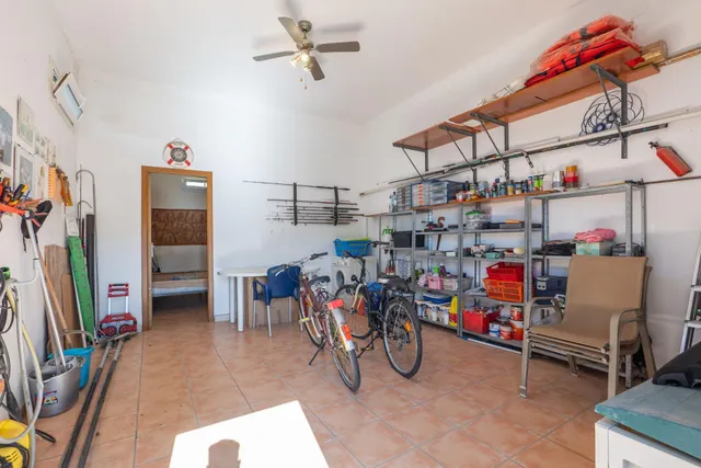 Casa en Riumar con parcela de 600 m2, piscina, garaje, jardín y parking para dos coches — 30