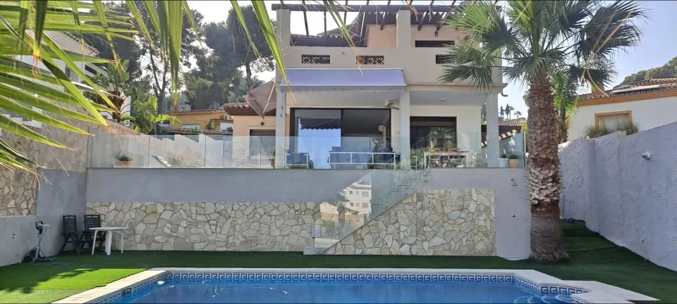 Exclusiva villa independiente reformada en el pinar, Torremolinos