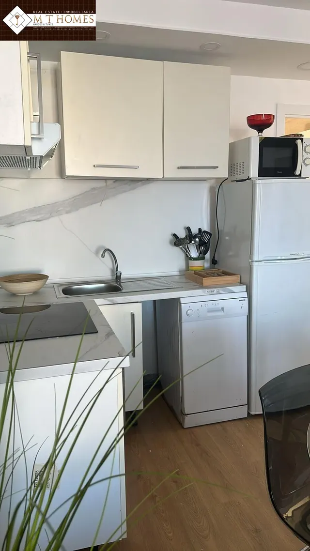 Piso con terraza y patio junto a todos los servicios y la playa — 10