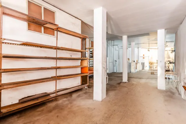 Oportunidad en Gandia: Amplio Local Comercial en Venta — 21