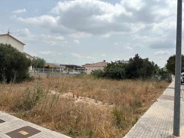 Parcela urbana de 888 m2 en la urbanización Els Pilans - foto 2