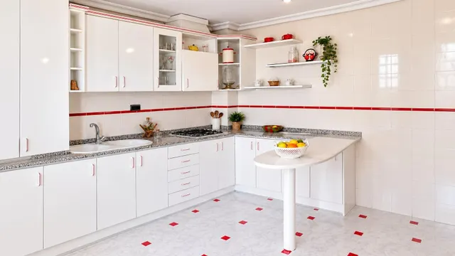 Casa de dos plantas 5 dormitorios 2 cocinas garaje terraza y buhardilla — 7