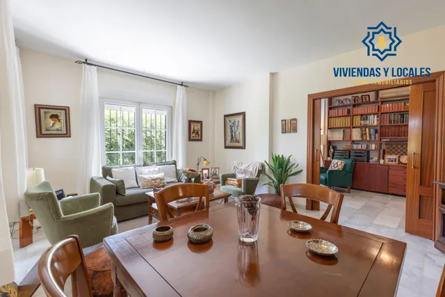 Chalet pareado con piscina, jardín y bonitas vistas a Granada en La Zubia — 8