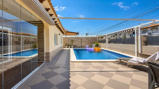 Casa reformada de 5 dormitorios con piscina privada, gran terraza y placas solares en Los Balcones — 2