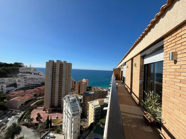 Se vende impresionante Atico de 2 dormitorios con vistas al mar con garaje y trastero — 45