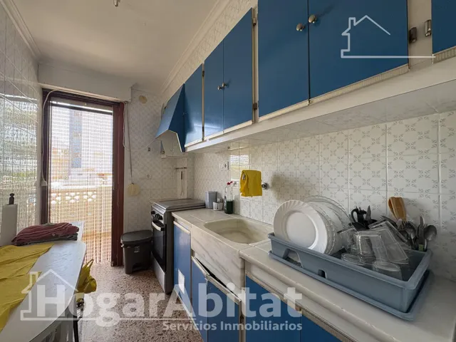 APARTAMENTO CON DOS BALCONES Y GARAJE CERCA DE LA PLAYA — 7
