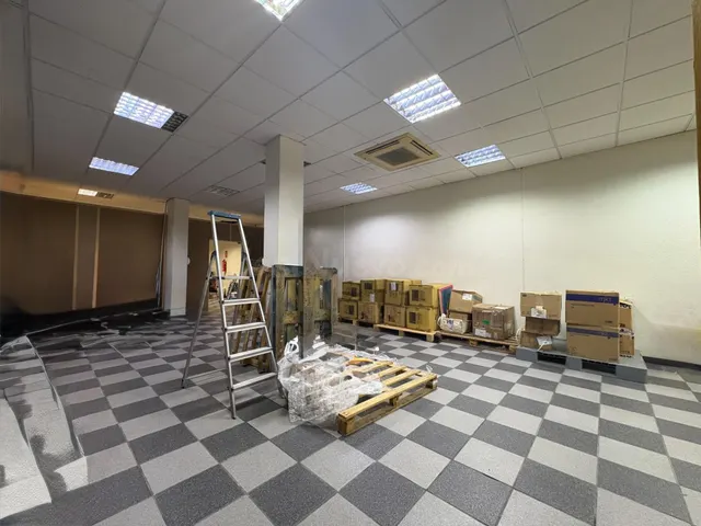 VENTA DE LOCAL COMERCIAL, CON INQUILINO SOLVENTE - foto 3