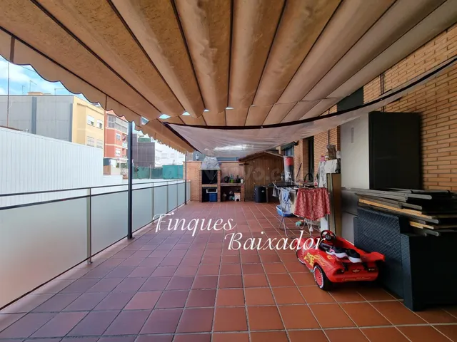 ¡BONITO PISO EN EL CENTRO CON 3 HABS. Y 2 BAÑOS, CON AMPLIA 