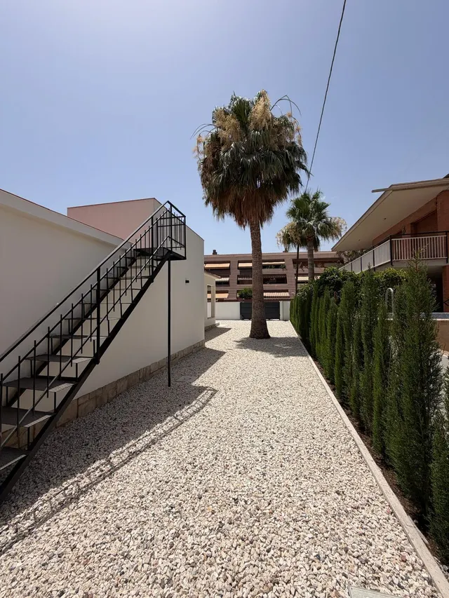 VENTA DE ESPECTACULAR CHALET INDEPENDIENTE DE LUJO HACE ESQUINA — 49