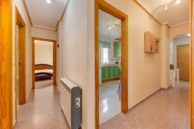 Amplio apartamento de 4 dormitorios en el corazón de Torrevieja — 26