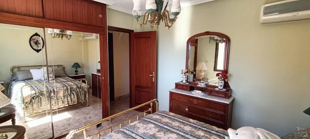 Gran chalet independiente de 3 plantas con dos viviendas y piscina — 33