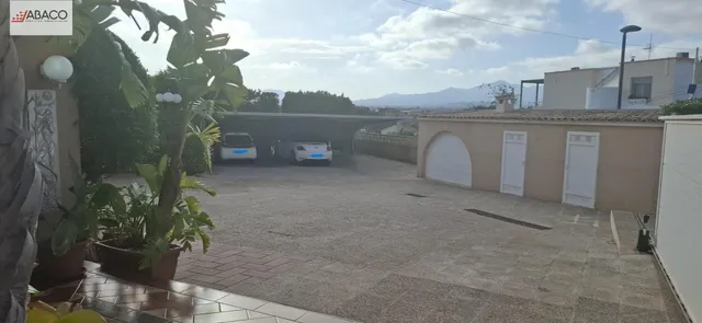 Elegante chalet con maravilloso jardín y vistas privilegiadas. — 4