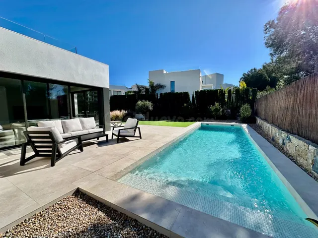 Villa Benamor 3 – Elegancia Moderna en Las Colinas Golf - foto 2