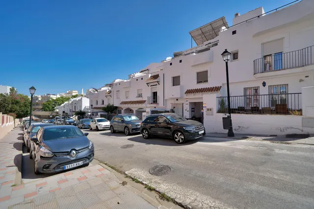 Adosado de Ensueño en Torreblanca: Luz, Espacio y Confort — 12