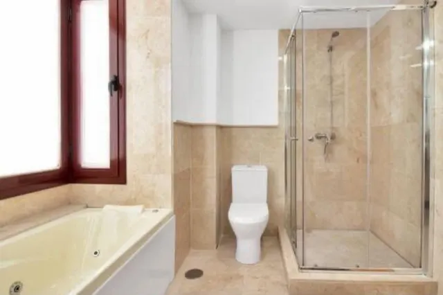 Alquiler de vivienda con jardín y piscina privada en casares costa — 15
