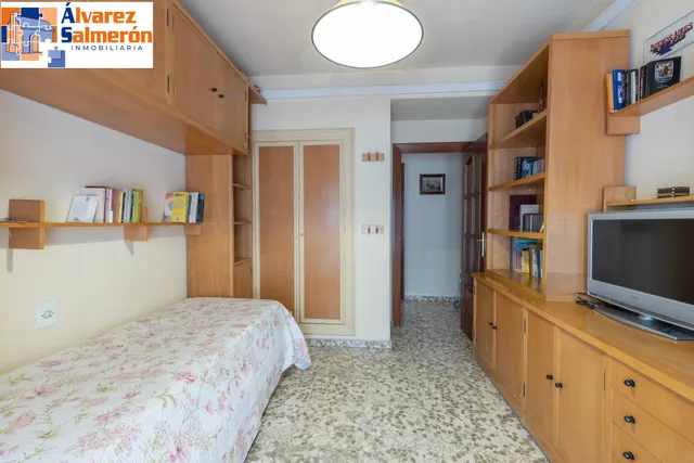 Amplia vivienda en pleno centro de Granada — 27