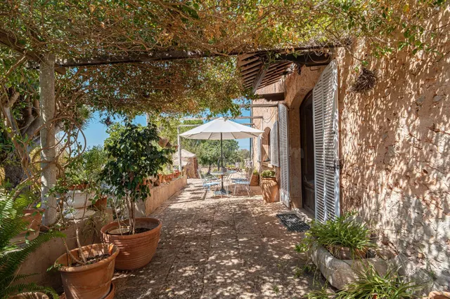 Auténtica Finca Mallorquina de 1930 con Vistas a la Bahía de - foto 4