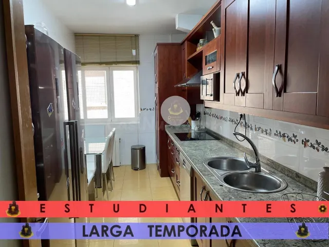 EST/ LT / Piso de CUATRO dormitorios en Centro-Sagrario Reco