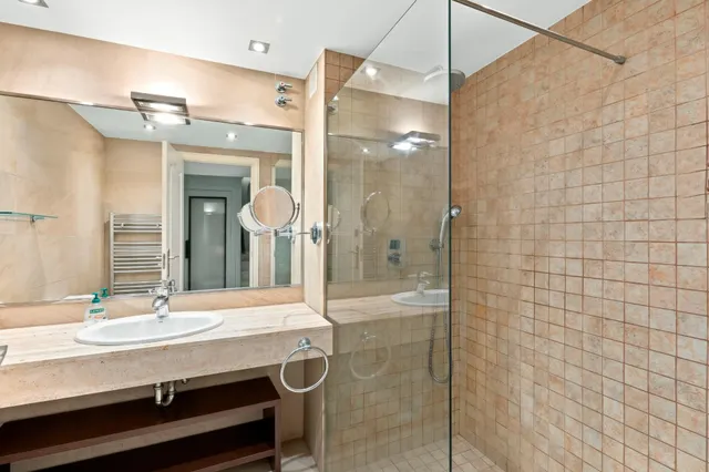Exclusiva casa con piscina , ascensor y placas solares en llavaneres — 28