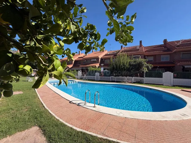 Adosado en venta en Barrio Divina Pastora – Tómbola - foto 2