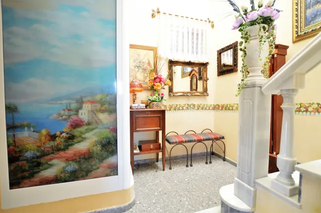 CASA DE TRES PLANTAS CON LOCAL JUNTO A PARQUE EN EL CENTRO DE ELDA — 11
