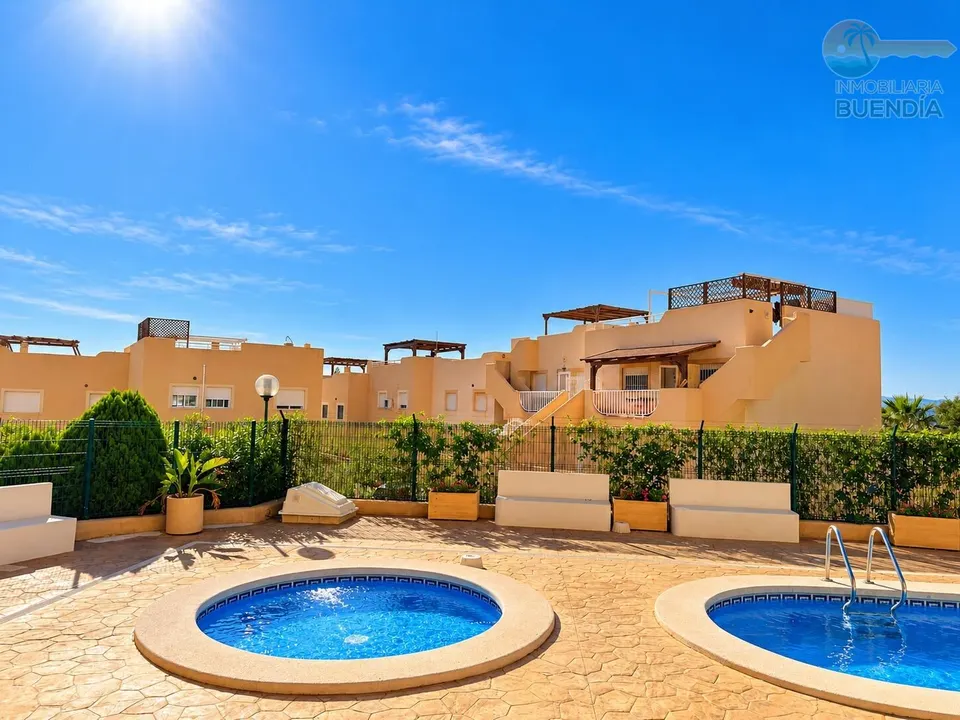 Apartamento con plaza de parking, piscina comunitaria y vistas al mar en la azohia