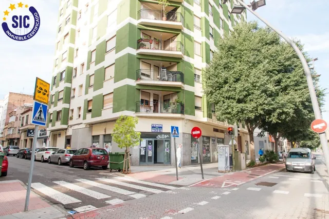 🔝 Amplio Local Comercial en Venta en Zona Estratégica – 450  - foto 4