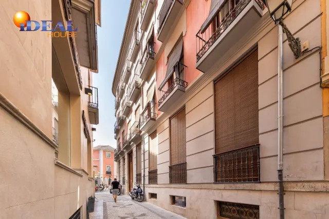 LOCAL EN VENTA JUNTO PLAZA ISABEL LA CATÓLICA — 14