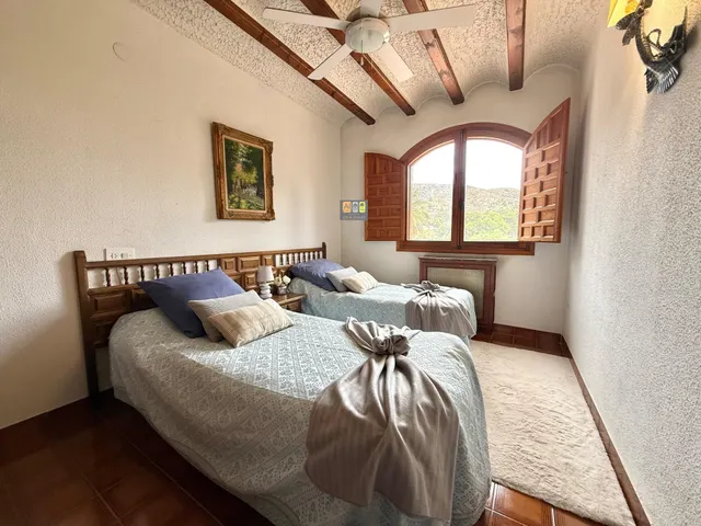 FINCA EXCLUSIVA CON GRAN POTENCIAL EN ELDA — 32