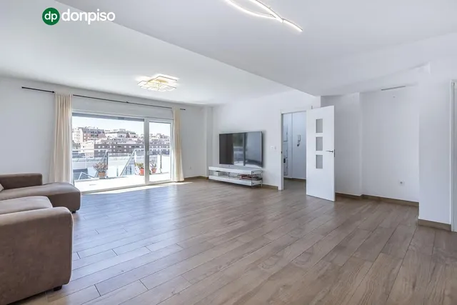 Vivienda de lujo en Urbanización SERRALLO HILLS. — 12