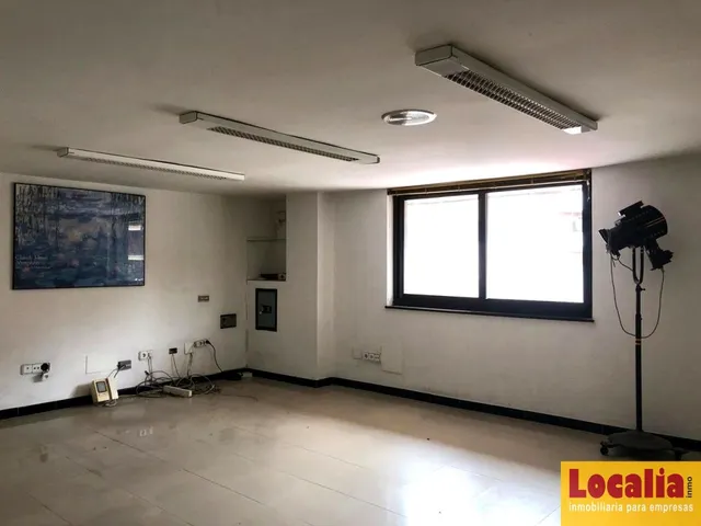 Amplio local en alquiler o venta, Torrelavega — 7