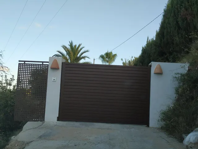 Parcela de 12.137 m2 con casa rústica habitable y bonitas vistas al mar y al Peñón de Ifach  - Benissa — 35