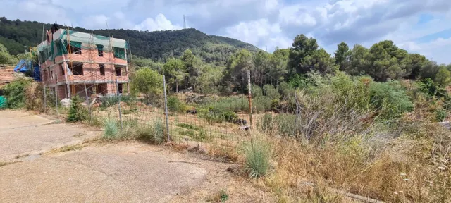 TERRENY EN VENDA — 2