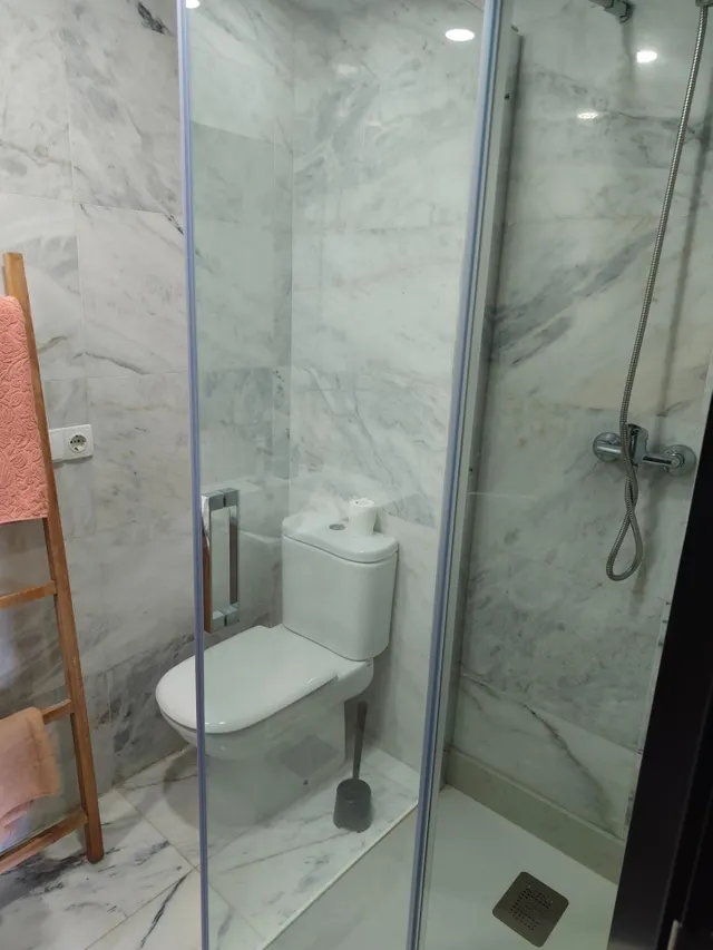 Amplio y Luminoso Piso en La Rosaleda, Ponferrada - €169.000 — 23