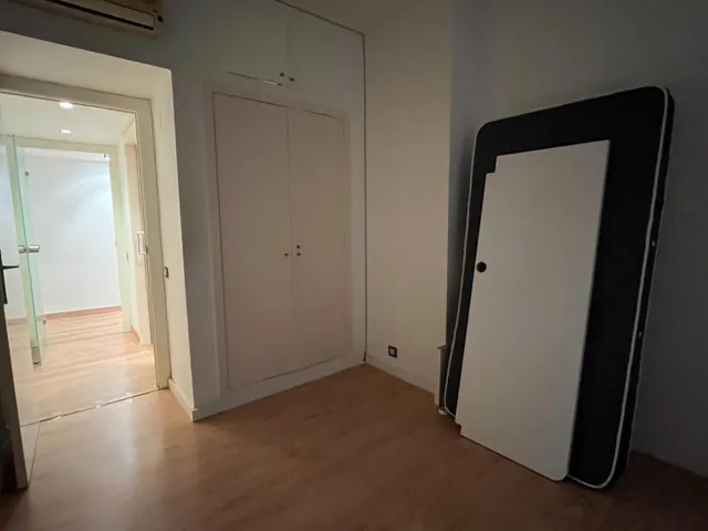 PISO MUY AMPLIO Y TRANQUILO EN SARRIA — 32
