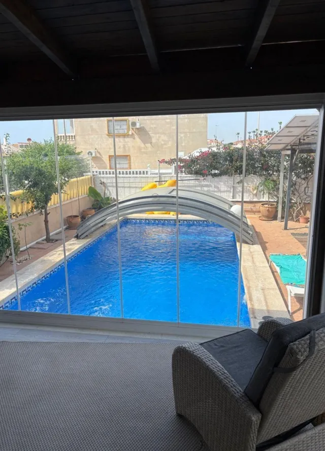 GRAN VIVIENDA EN PLANTA BAJA CON PISCINA PRIVADA EN LA ZENIA