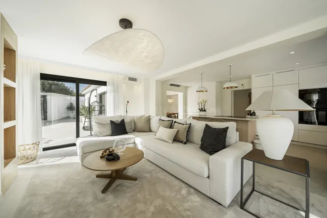 Chalet 5 habitaciones 251m² en venta - Marbella — 4